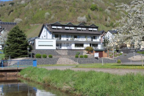 Pension Mosella , Wohnung mit Balkon und Moselblick